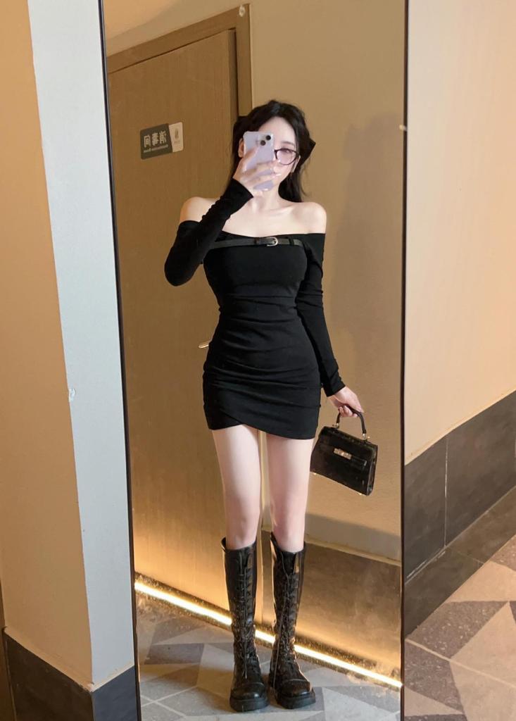 Sexy one-word collar long-sleeved dress with exposed collarbone, female autumn spice girl waist-wrapped hip skirt, tight pleated one-step short skirt