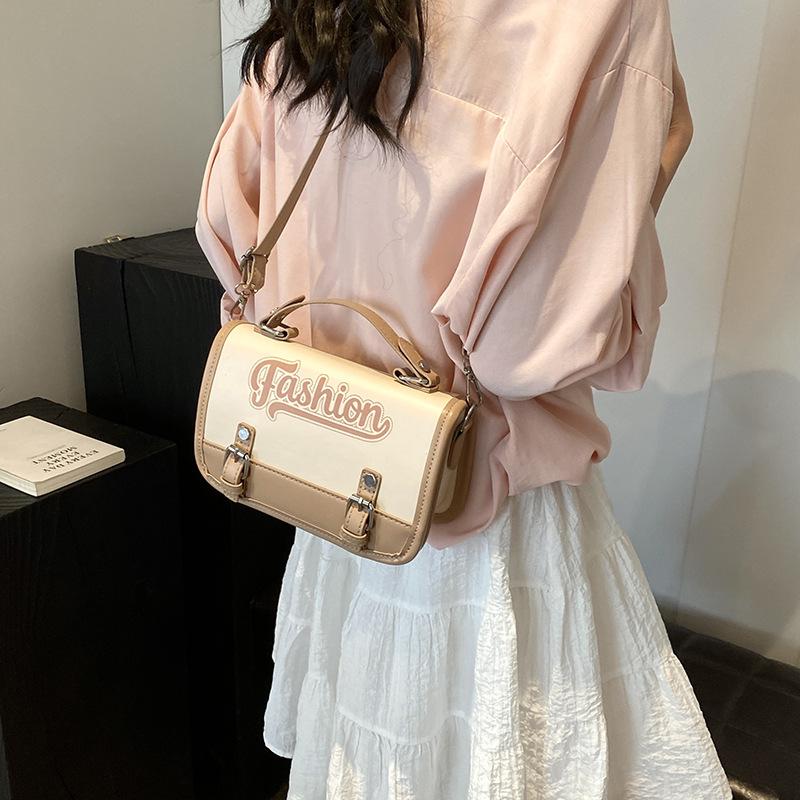 Модная и трендовая сумка через плечо, персонализированная повседневная сумка нового стиля, женская красивая сумка для весны и лета, портативная маленькая квадратная сумка для почтальона