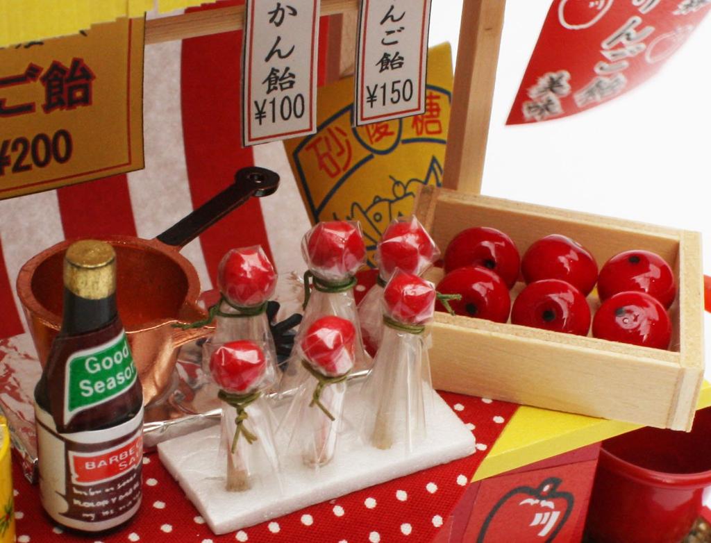 Набор для кукольного домика ручной работы Билли Ярмарка Фестивальный стенд Яблочная конфета 8421