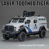 1:32 Модели Бронированных Машин из Сплава Игрушки Металлические Литые Sabertooth Бронированные Машины Звук Свет Двери Открываются Оттянуть Назад для Мальчиков Подарки