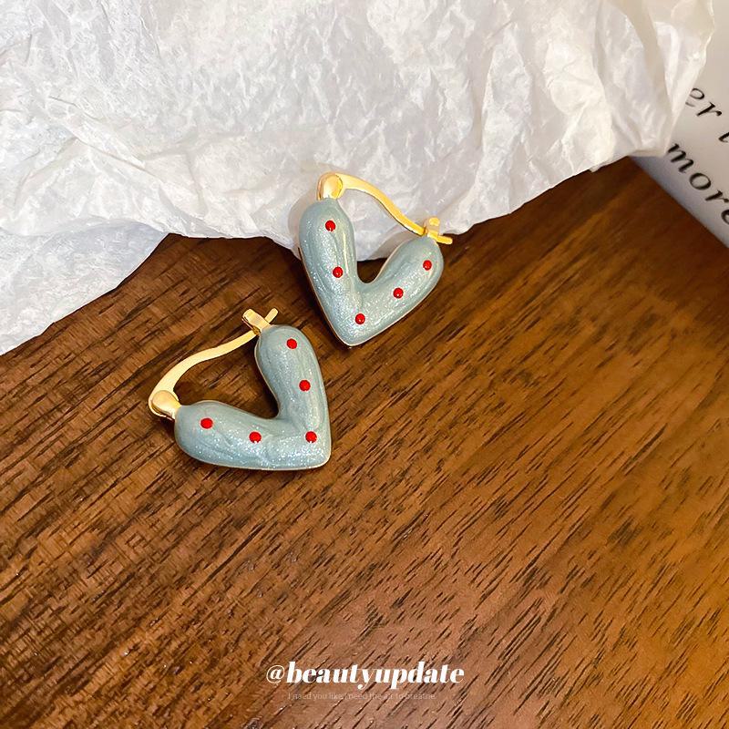 «Серьги-сердечки из серебра 2024 года: Красный и синий горошек, милый и шикарный стиль для повседневной носки.