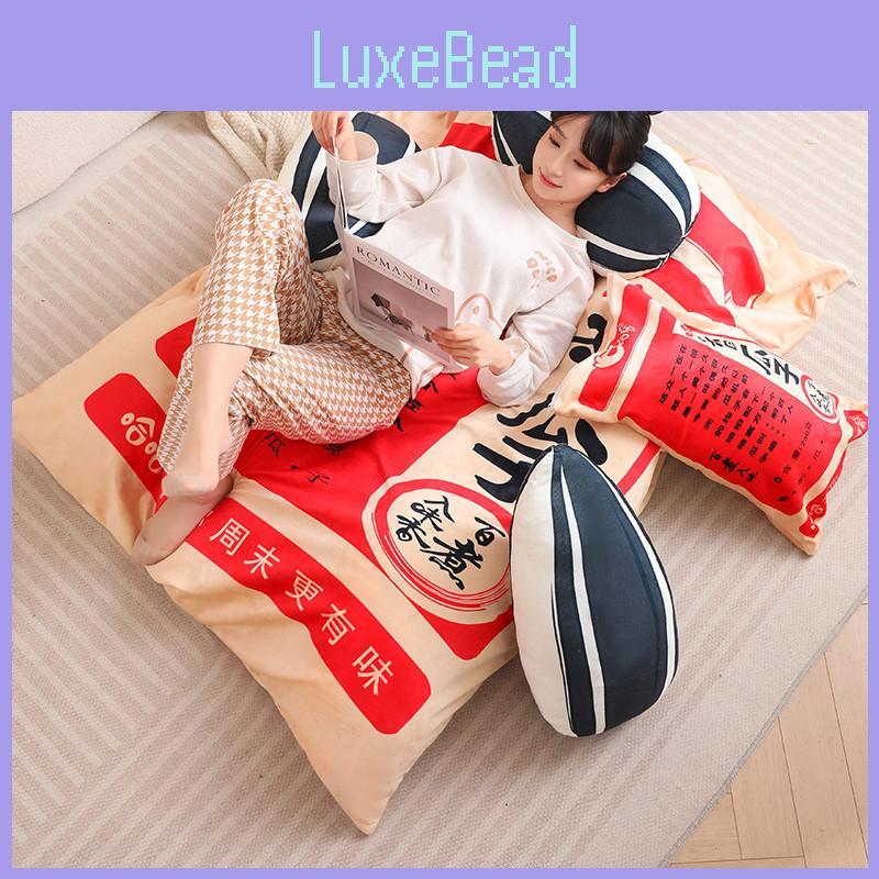 Веселая и очаровательная подушка-обнимашка в виде арбузного семечка для уютного отдыха на диване