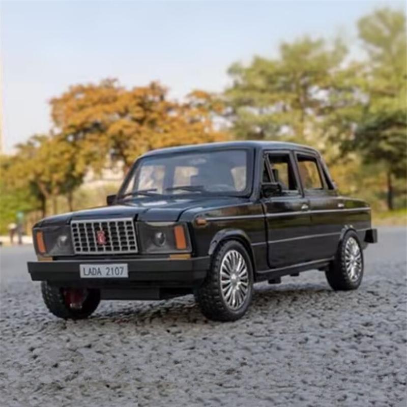 1/18 ВАЗ 2107 Классический Автомобиль Сплав Модель Автомобиля Литьевой Металл Транспортные Средства Модель Автомобиля Симуляция Звука и Света Коллекция Детские Игрушки Подарок