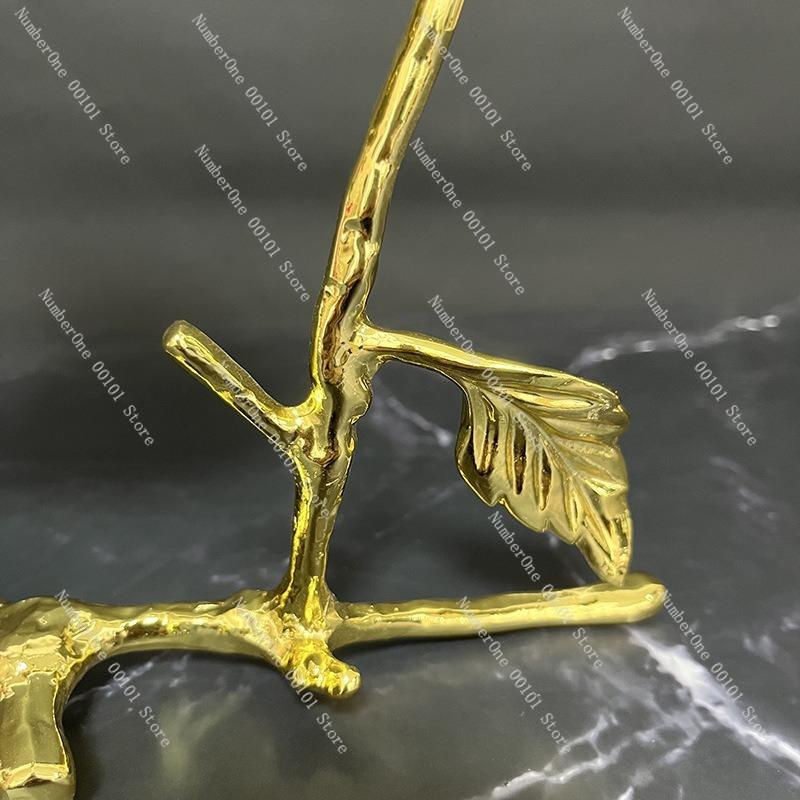 Modern light luxury table clock suitable for living room wine cabinet office desktop decoration,creative high-end clock for