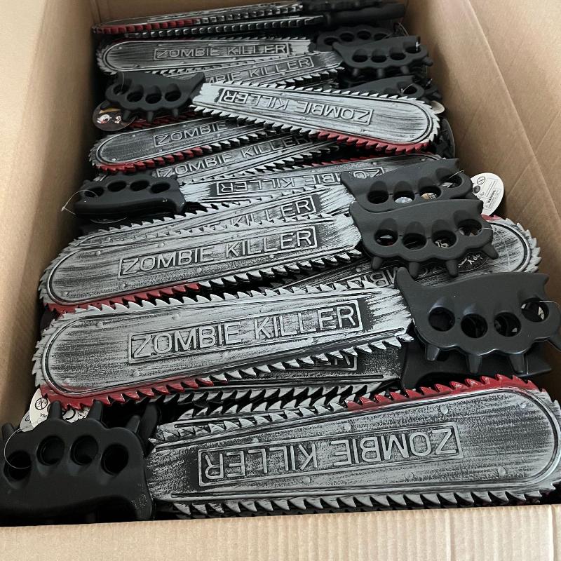 Halloween Bloody Chainsaw Machete Plastic Chainsaw Toy with Blood Stains Role Playing Photo Props Halloween Party Decorations