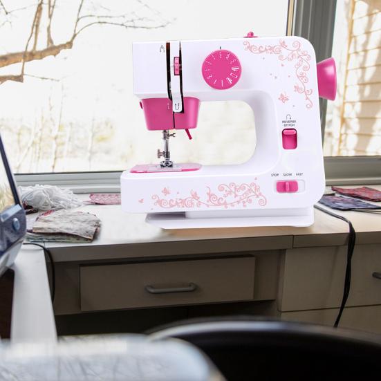 Швейная машина с 12 встроенными стежками, прижимными лапками и педалью, набор швейных принадлежностей для начинающих, профессиональная бытовая портативная мини-электрическая швейная машина