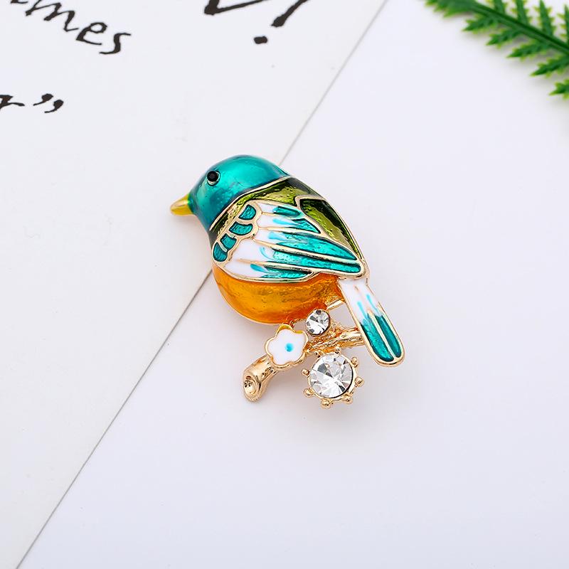 Брошь с инкрустацией из жемчуга и животного - мультяшный стиль, сплав, бижутерия в виде капли масла, для женщин