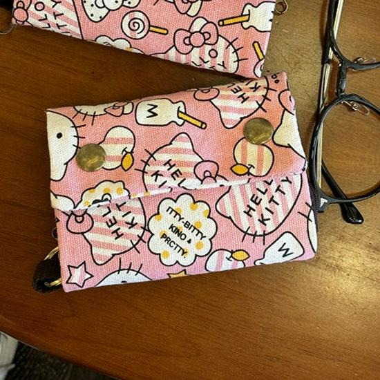 Korean-Style Hello Kitty Canvas Wallet & Key Holder: Cute Cartoon Design, Multifunctional Coin Purse & Card Holder.