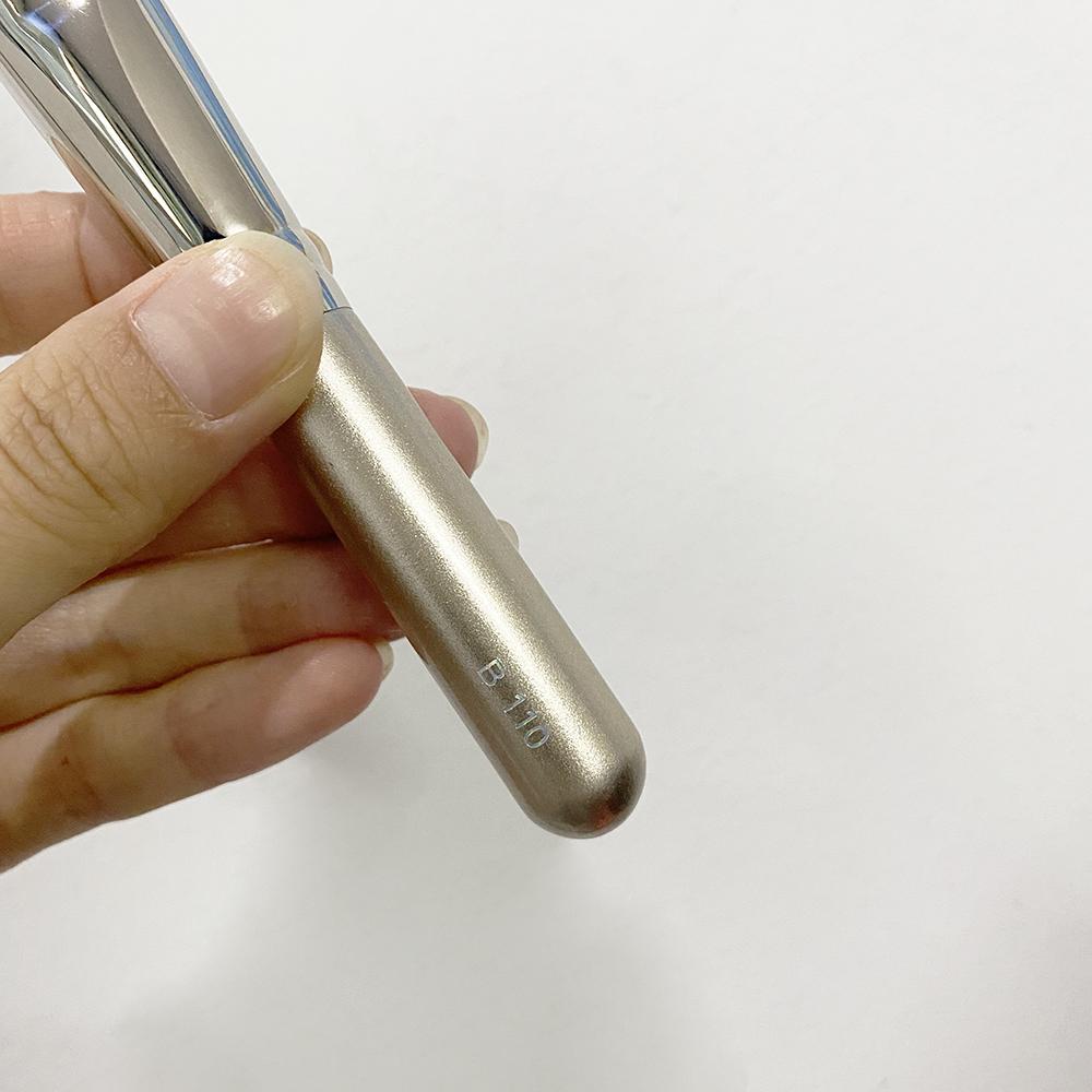 ЩЕТКА ДЛЯ МАКИЯЖА B110 Круглая РУМЯНА J4003 Угловая кисть HIGHLIGHT - Золото - Качественные инструменты для смешивания бронзаторов и пудры Goat Brisltes Cosmetics