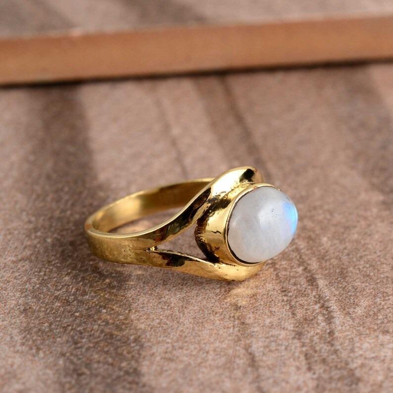 Кольцо с овальным драгоценным камнем Rainbow Moonstone, Эффектное кольцо, Кольцо из желтого золота, Дизайнерское кольцо, Кольцо с камнем рождения, Кольцо с безелем