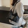 Versatile Autumn Crossbody Bag High-end Retro Shoulder Bag Large Capacity Bag for Women Fashionable One Shoulder Bag