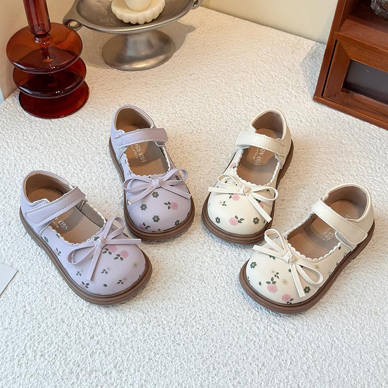 Туфли принцессы для девочек, милые цветочные маленькие кожаные туфли, новинка 2025 года, детские туфли-лодочки с мелким вырезом, туфли Мэри Джейн для маленькой девочки, тренд