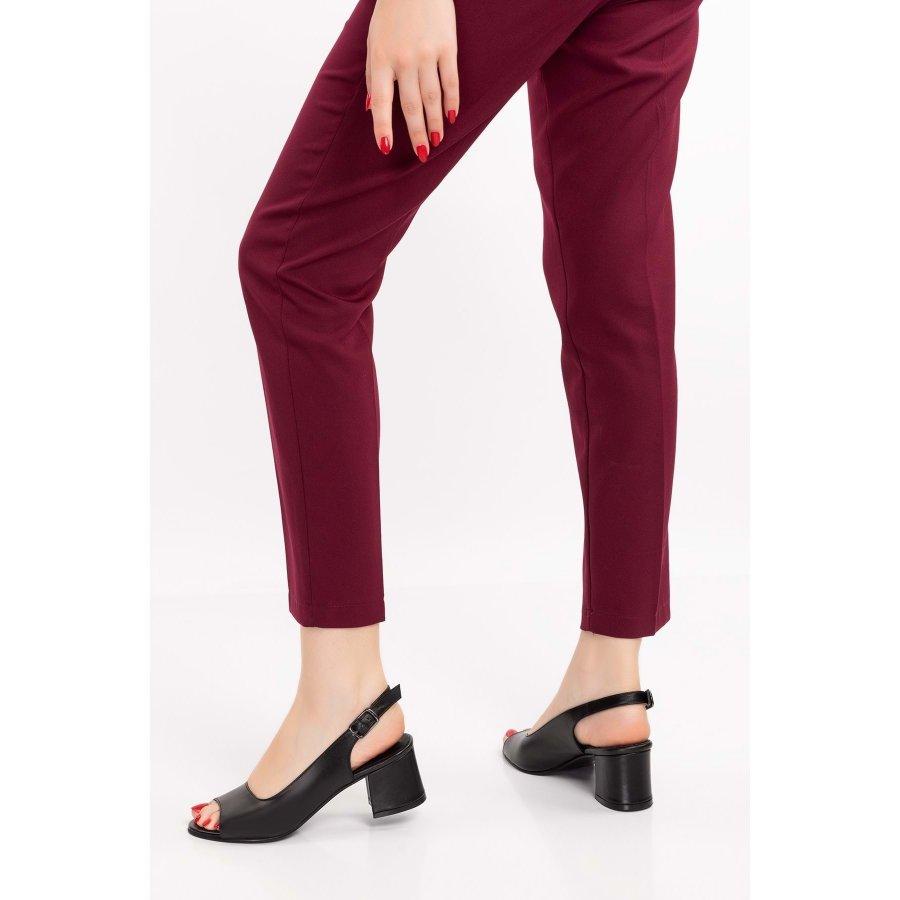 Женские босоножки на среднем каблуке из натуральной кожи