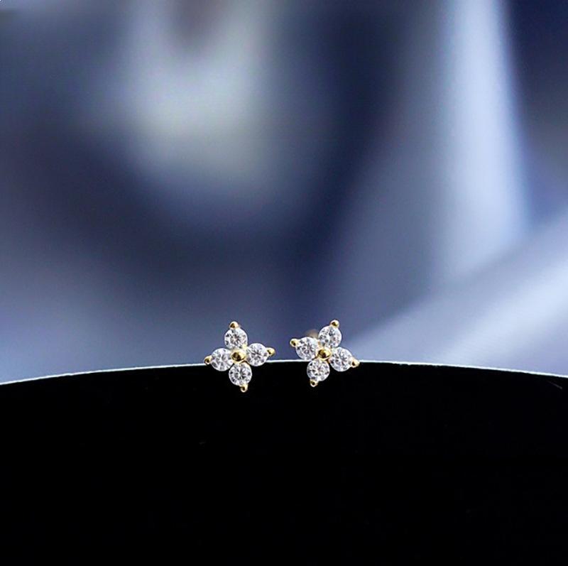 Creative Exquisite Gold-packed Mini Flowers Inlaid with Diamonds and Four-leaf Flowers, Small Fresh Ear Bone Nail Ear Nail