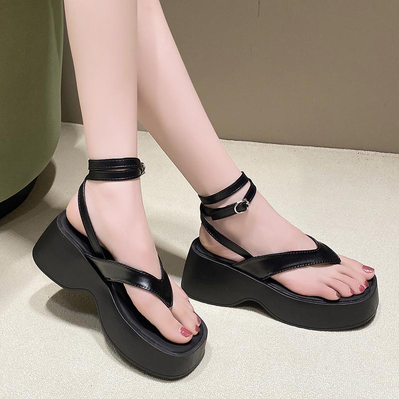 Женские Сандалии на Платформе Обувь с Зажимом для Пальцев Новые Летние Женские Шлепанцы Дизайнерские 2025 Модный Тренд Шлепанцы-Слипоны