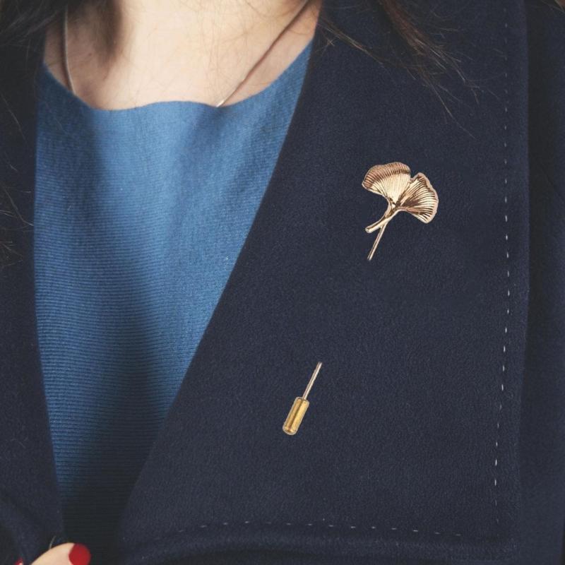 Fashionable Sophisticated Gingko Leaf Lapel Pin with Dripping Oil Designs Contrast Accessory for Party Supplies Costumes