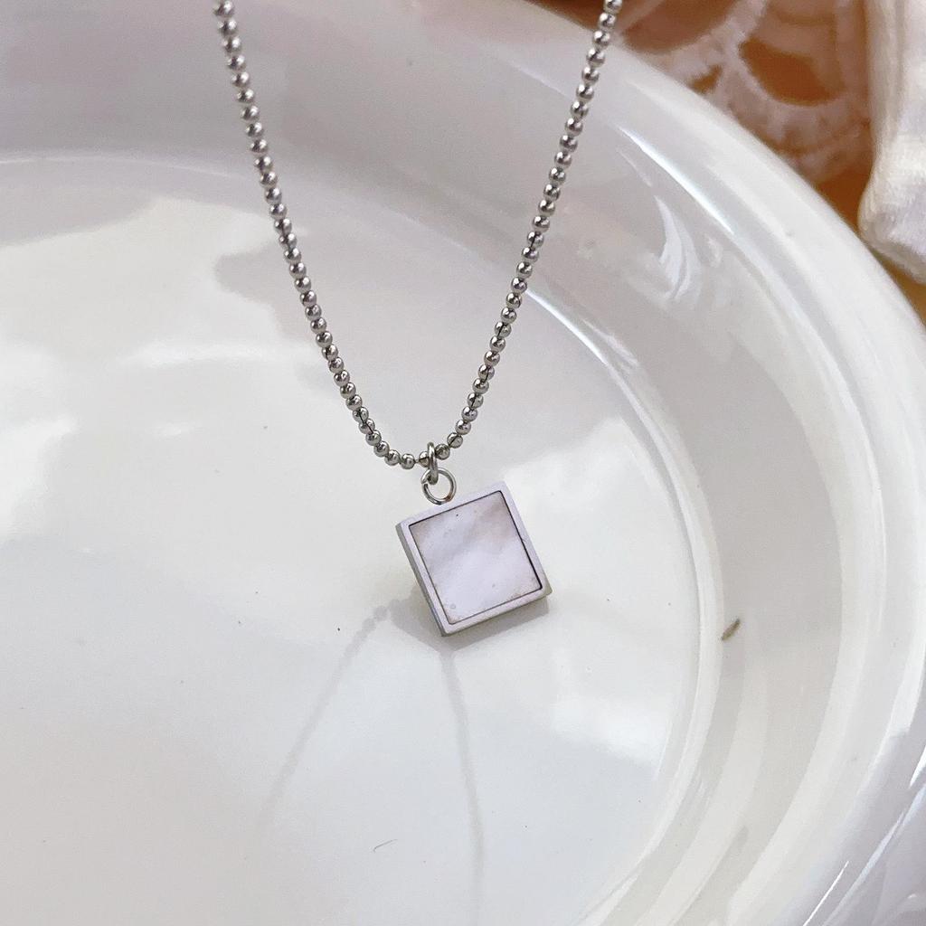 Позолоченная 18-каратным золотом титановая стальная цепочка с подвеской из ракушки - Универсальный, стильный и прочный дизайн для женщин