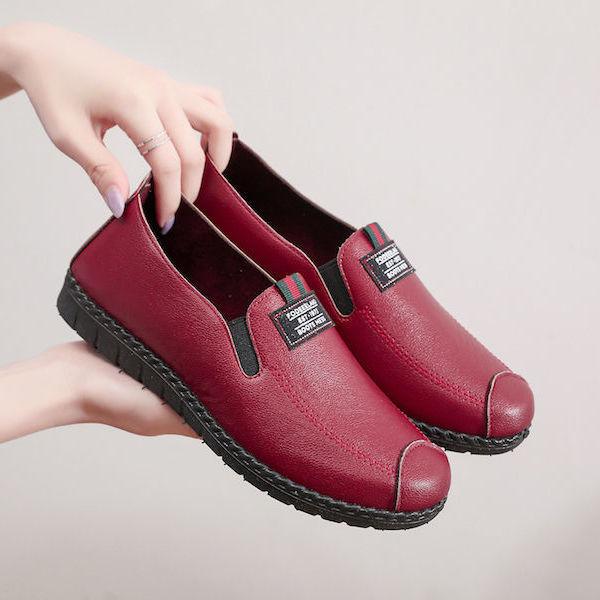 Повседневная женская обувь. Старинная обувь. Новая модная обувь для мам. Туфли среднего возраста. Непромокаемая маленькая кожаная обувь на мягкой подошве.