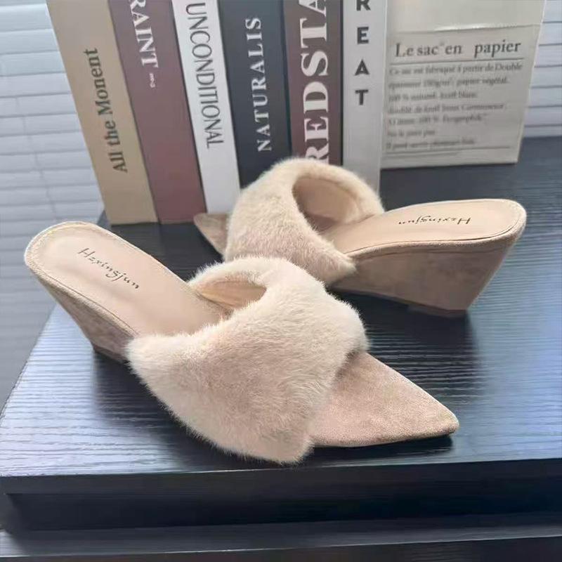 Премиальные французские повседневные остроносые пушистые тапочки на высоком каблуке, модные тапочки-клинья 2025, новинка осени и зимы