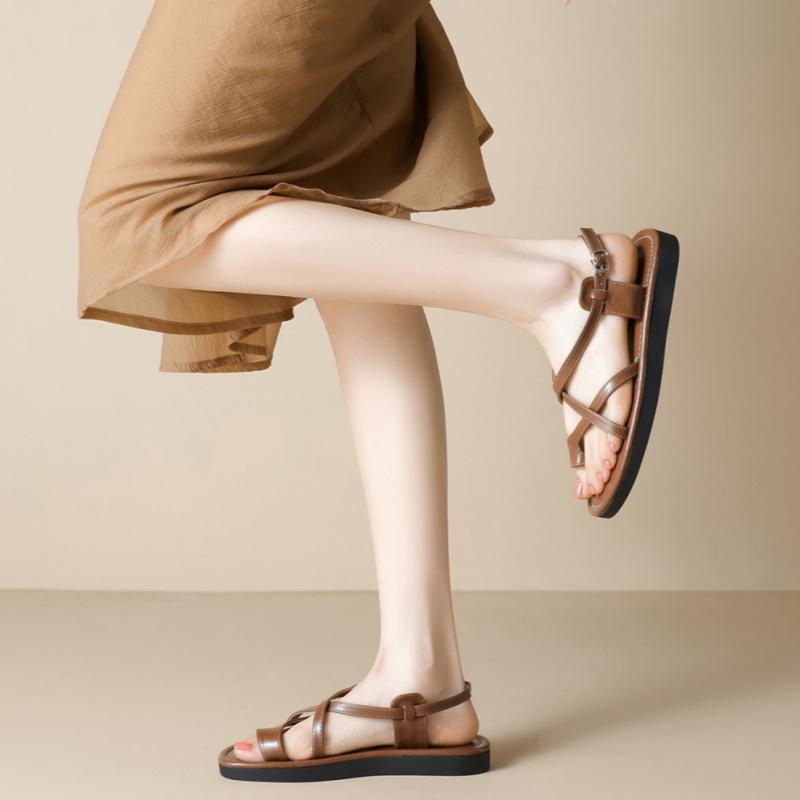 Модные новые сандалии кэжуал женские с плоским носком-клипсой, летние, римские, модные, закрывающие пальцы, с ремешком на щиколотке и пряжкой, пляжные, дизайнерские женские сандалии