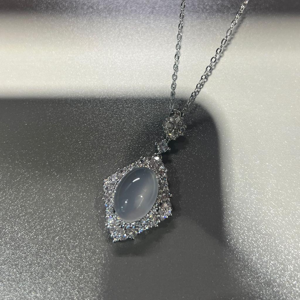 New Chinese Style~Natural high-quality ice chalcedony pendant necklace with agate oval inlay, long style, Chinese-style Alice collarbone chain