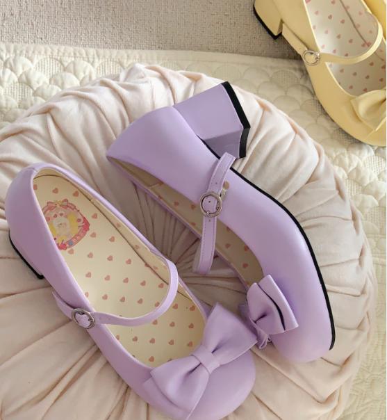 [В наличии] Милые туфли в стиле Лолиты на среднем каблуке с бантом в форме сердца и узором из вьющихся цветов