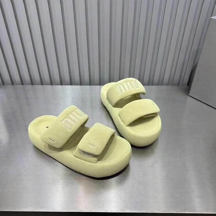 Маффин на толстой подошве легкий на липучке одно слово женская верхняя одежда 2025 лето новый модный универсальный хлеб крутые тапочки