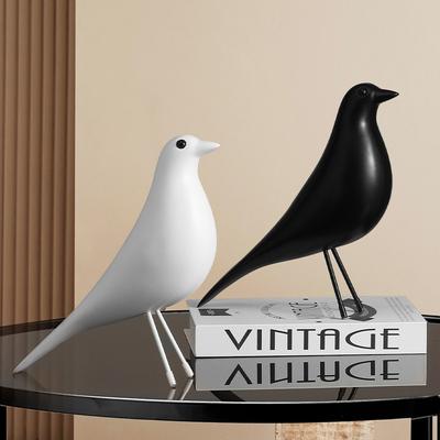 Скандинавское украшение Современное украшение для дома и офиса Мягкое украшение Творческие поделки из смолы Черно-белая птица