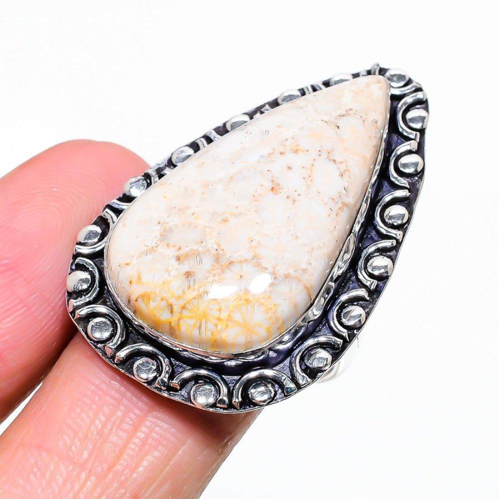 Кольцо из серебра 925 пробы с натуральным ископаемым кораллом, размер 9 K4Y88