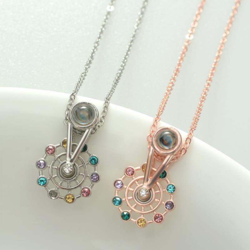 RUI RUI YU Женская мода Колесо обозрения Дизайн 100 языков Я люблю тебя Проекционное ожерелье Подвеска