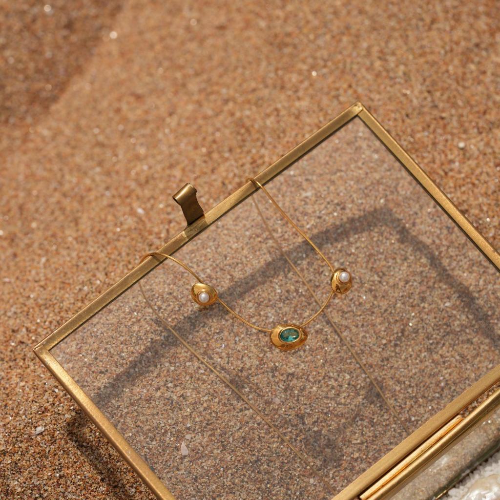 Премиальное Светлое Роскошное Позолоченное 18K Настоящим Золотом Инкрустированное Изумрудом Жемчугом Подвеска Цепочка на Ключицы Персонализированная Модная Простая Цепочка
