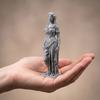 3D-печатная статуэтка богини Элегантная статуя греческой богини Женская скульптура в римском стиле для декора офиса, гостиной, рабочего стола, полки