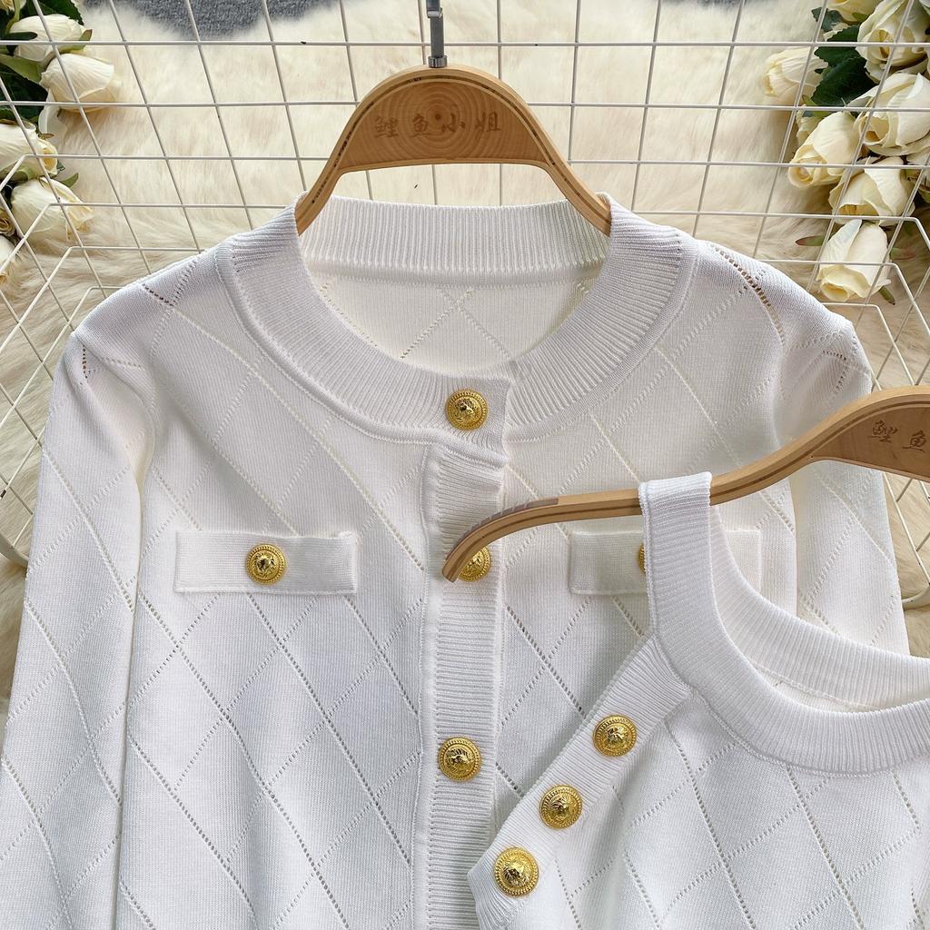 Весенне-осенний женский вязаный свитер в клетку с золотыми пуговицами, однобортный пиджак, жилет и мини-короткая юбка, комплект из 3 предметов