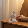 Фигурка молящейся девочки на коленях 3D-печать с капюшоном Статуя молящейся женщины Скульптура Домашний Офисный Настольный Религиозный Орнамент