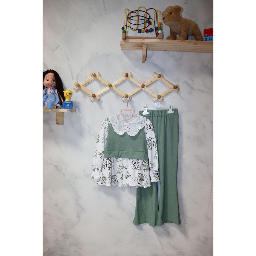 Стильный комплект для девочек - блузка с цветочным узором и современные брюки