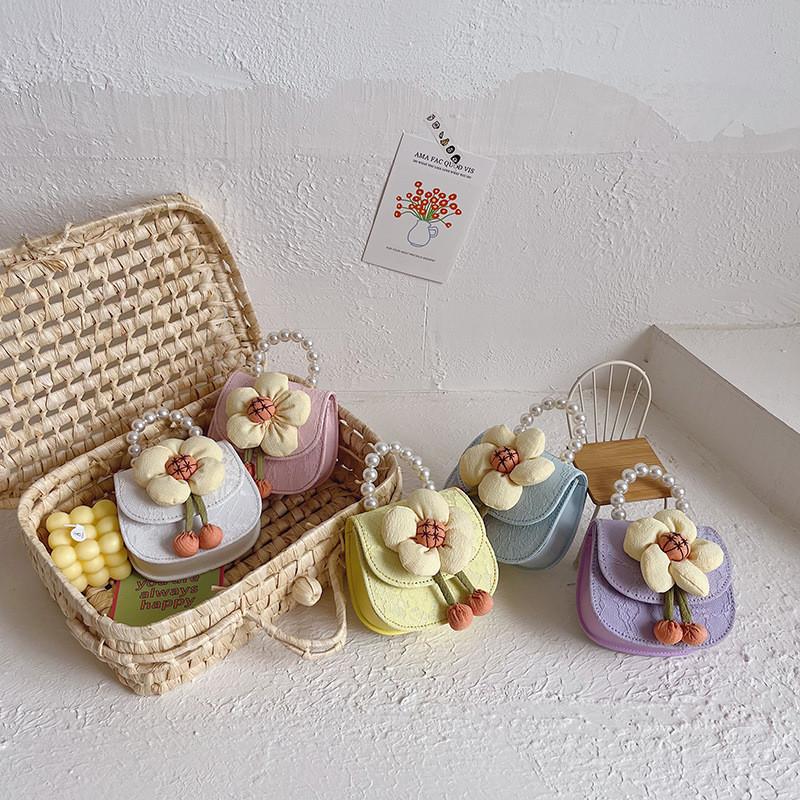 Stylish Mini Children's Handbag With Pearl Details And Trendy Chain Strap For Fashionable Kids