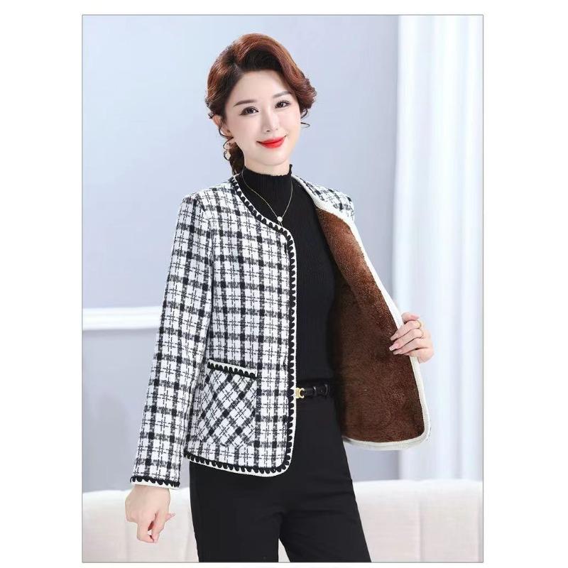 Fashion mother's versatile short Xiaoxiangfeng jacket middle-aged women's clothing autumn and winter clothing new velvet top cardigan