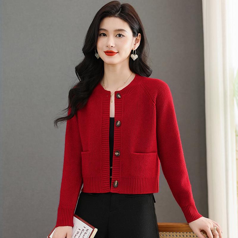 Женский трикотажный кардиган с круглым вырезом и юбка в тон - однотонный, коллекция осень/зима