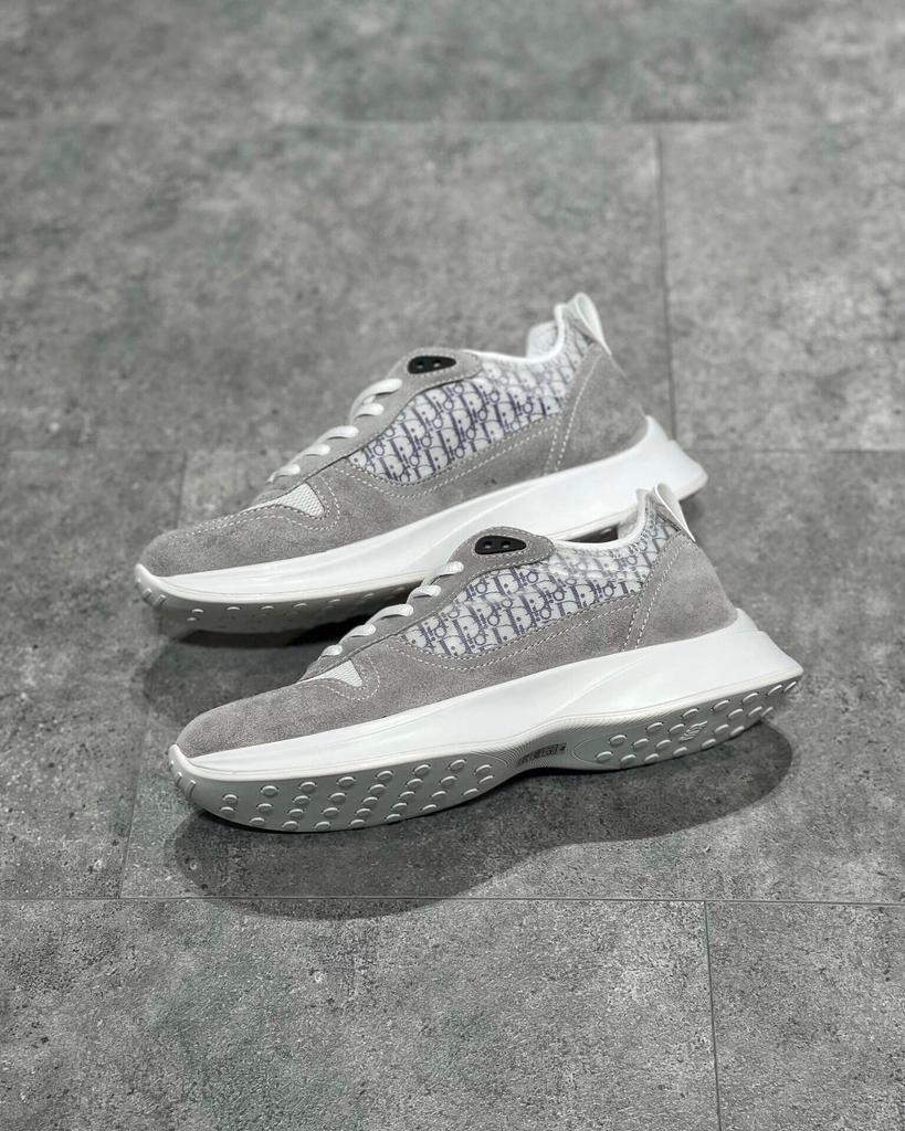 Мужские повседневные низкие кеды в европейском стиле с вышивкой и толстой подошвой