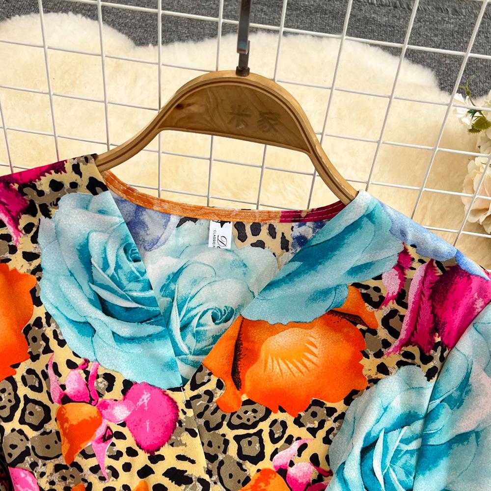 Летнее женское легкое зрелое ретро-стильное платье с короткими рукавами, V-образным вырезом, тонкой талией, средней длины, с А-образным принтом, плиссированное платье