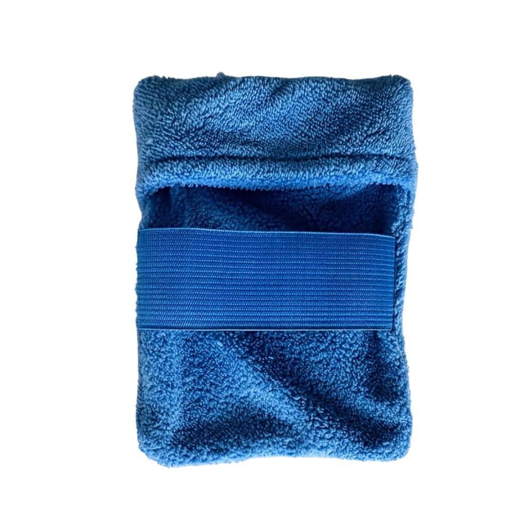 Beach Sand Removal Glove Outdoor Sand Cleaner Hand Tool for Removing Sand from Skin and Surfaces with Elastic Strap for Secure Fit