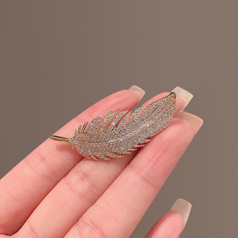 Luxury Elegant White Feather Brooch Women's Botanical Brooch Women's Party Safety Pins Gifts