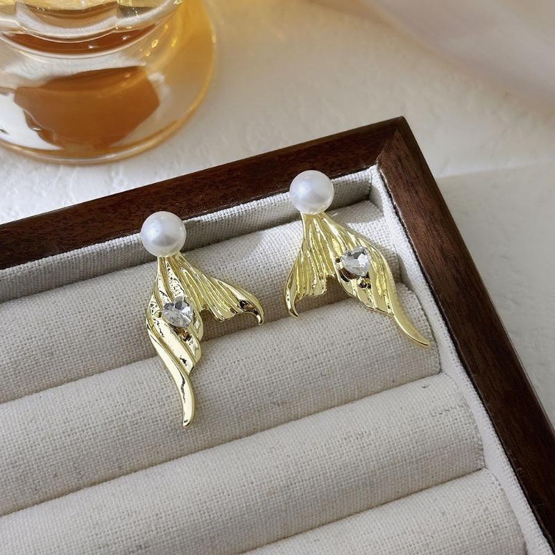 Трендовая серьга-гвоздик с рыбьим хвостом и искусственным жемчугом в форме сердца для женщин, темпераментная, милая, геометрическая, ювелирное украшение в подарок