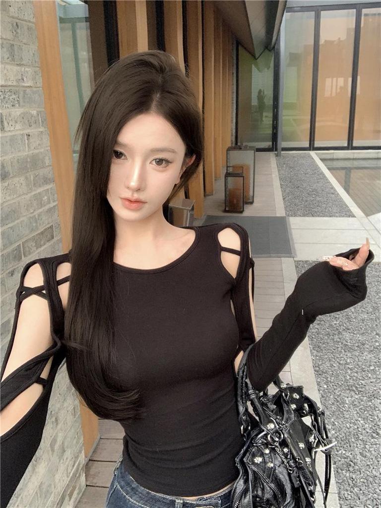 Черная женская облегающая футболка Bodycon - Сексуальный дизайн с вырезами для весны/лета 2025