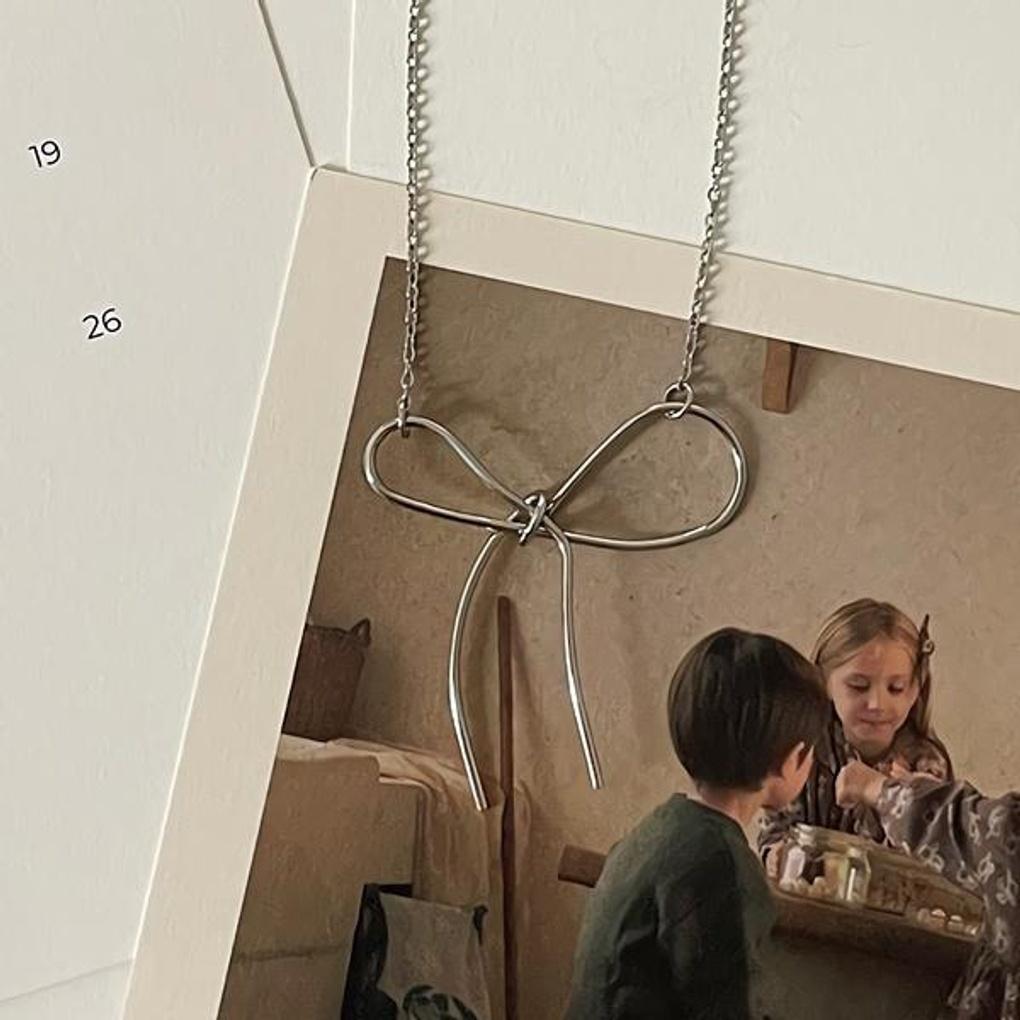 Women's Surgical Steel Thin Ribbon Silhouette Necklace