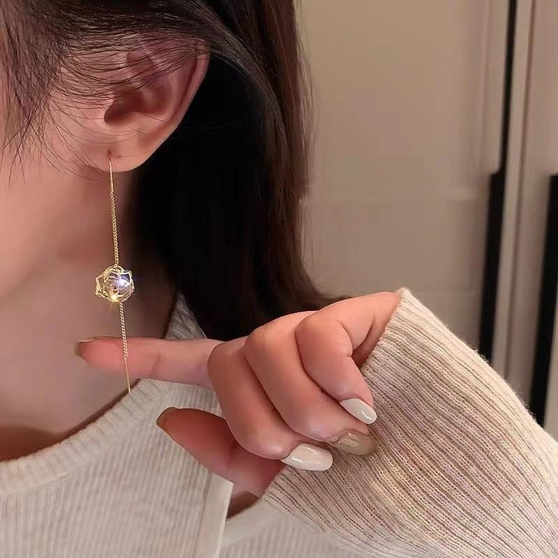 Серьги-кисточки из серебра 925 пробы - Модные длинные серьги-подвески 2024 года для женщин, дизайн с легким люксовым гвоздиком.