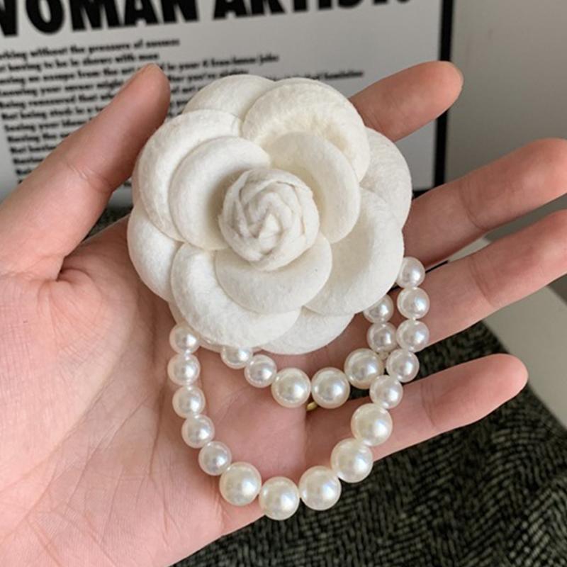 Multicolor Camellia Brooch Women Retro White Black Red Pink Wool Scarf Buckle Girls Pearl Brooches Elegant Jewelry Accessories