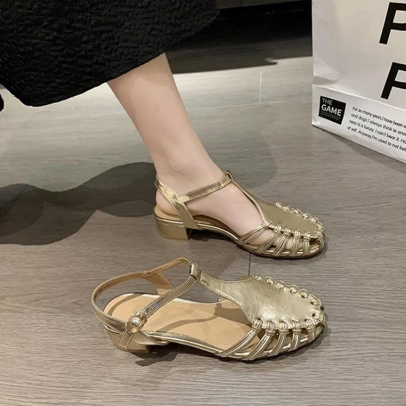 2025 Горячая Распродажа Летние Женские Сандалии Римского Стиля с Закрытым Носком, Уличные Туфли с Ремешком на Пряжке для Платья, Ажурное Плетение, Низкий Каблук, Повседневные Современные Сандалии