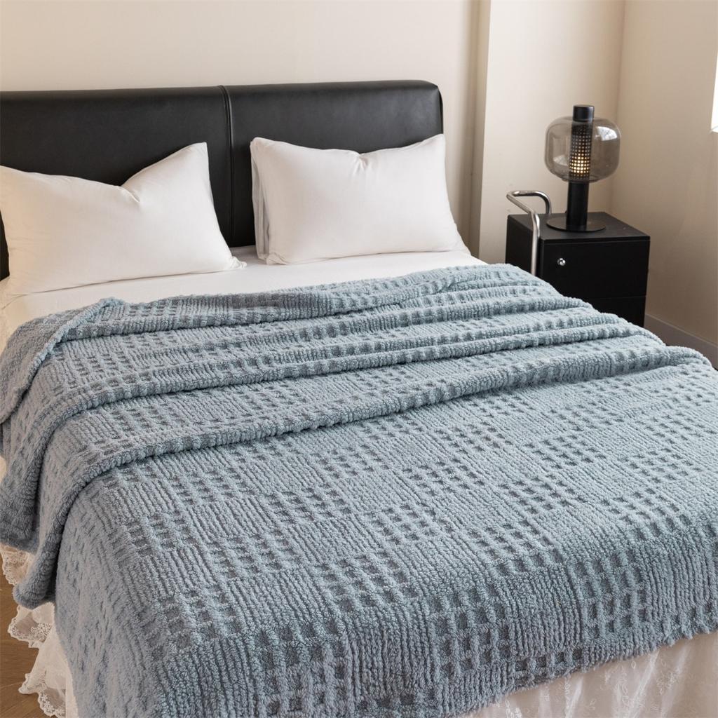 Thick Plush, Warm Double-sided Velvet Waffle Cover Blanket Jacquard Flannel Blanket with Plush Autumn and Winter Knitting