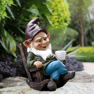 Кресло-качалка, фигурка гнома из смолы, держащая кофейный гном, статуэтка эльфа, скульптура для внутреннего и наружного использования, сада, патио, двора, газона, украшение, орнамент